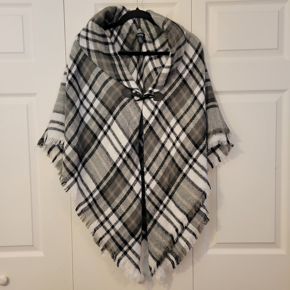 Modena Plaid Poncho‎ Womens OS Grey Black Excellent Toggle Closure Fringe Trim